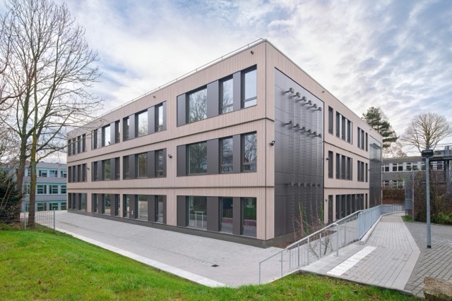 Le lycée Heisenberg de Dortmund est le premier bâtiment modulaire d'Allemagne à utiliser de l'acier « vert ».