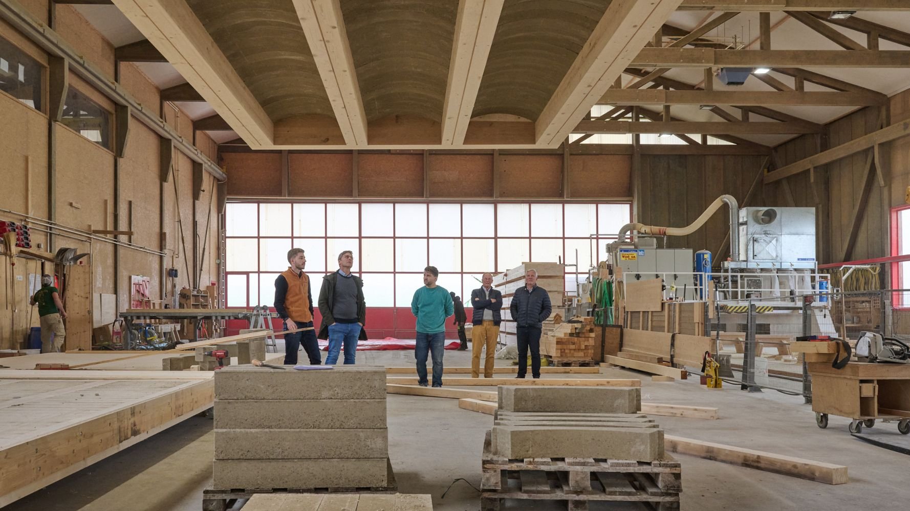 Dalles de plancher en bois et terre comprimée, deux solutions décarbonées