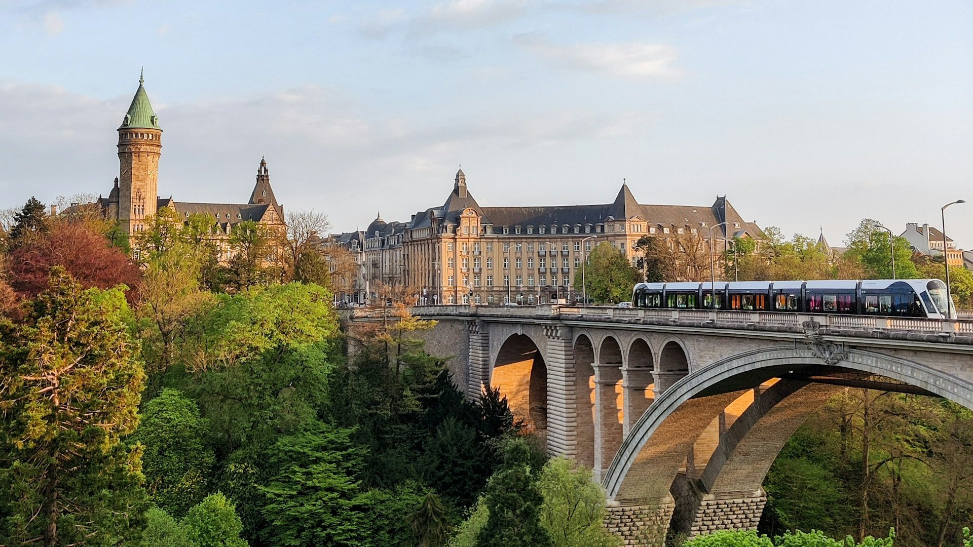 Comment la mobilité gratuite a changé l'immobilier tertiaire à Luxembourg ?