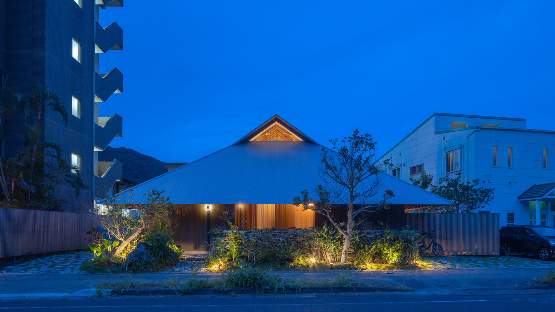 Un concept de maison off-grid sur l'île d'Amami au Japon